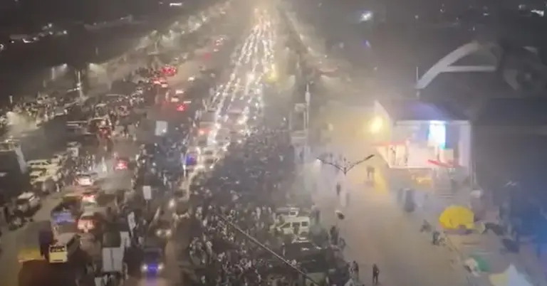 সংবর্ধনাস্থলে উচ্ছ্বসিত নেতাকর্মীরা